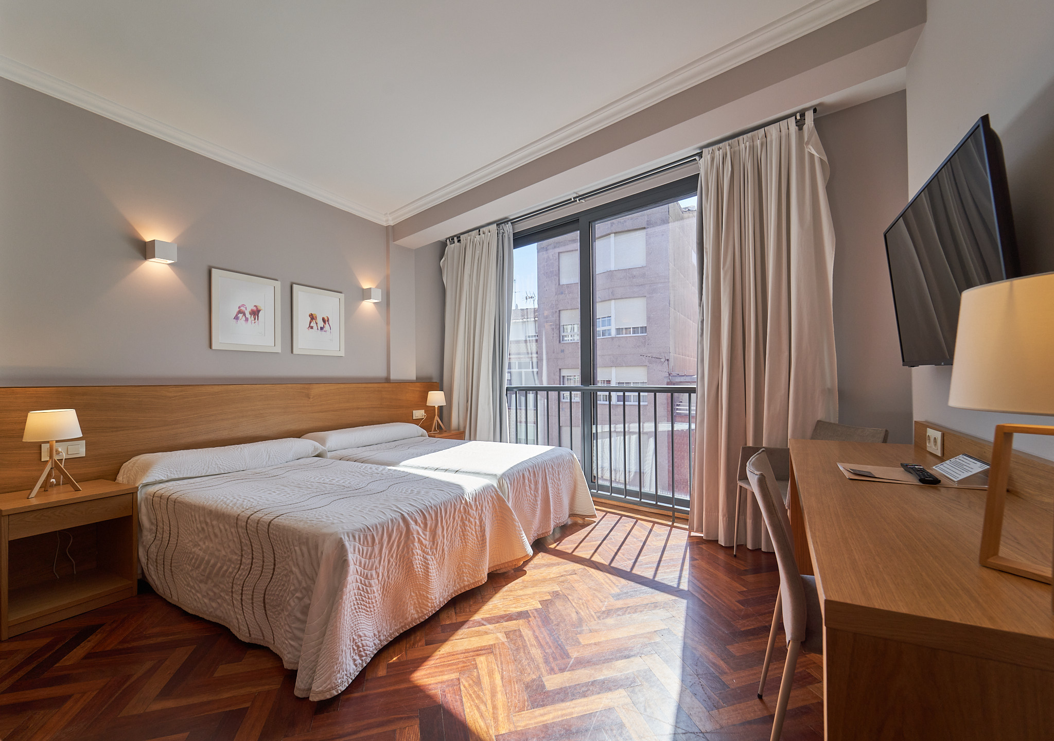 2 PAX.. HABITACION DOBLE SUPERIOR 2 CAMAS