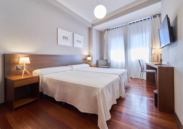 202_2_habitacion__cortinas_cerradas