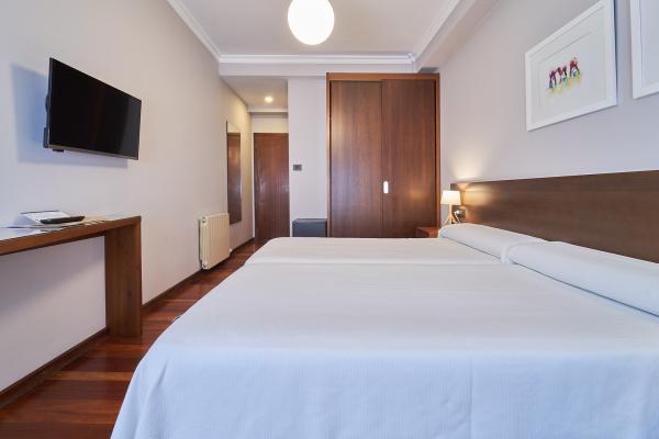 202_4_habitacion_entrada_y_armario