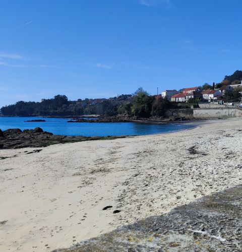Praia de O Con, junto al hotel Prado Viejo