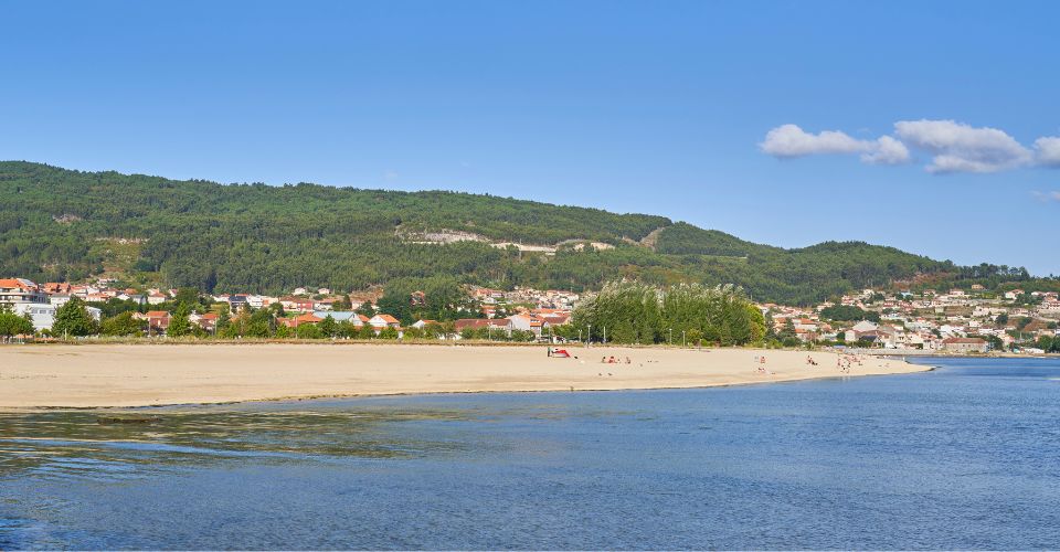 Playa A Xunqueira, cercana al Hotel Prado Viejo